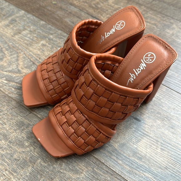 Nasty Gal Heeled woven Sandals - Picture 4 of 10